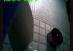 美しい女性は、彼女と自慰行為をしている男の指の下で彼女の猫を交換します 女の子 用 エロ 動画